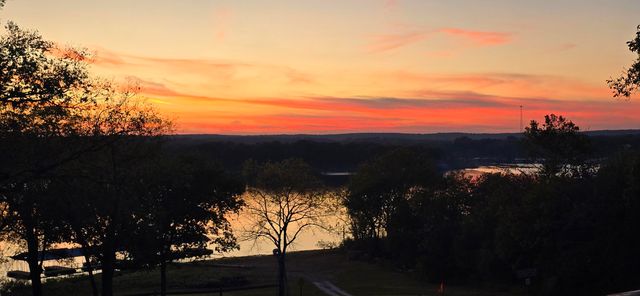 26328 County Road 322, Pittsburg, MO 65724