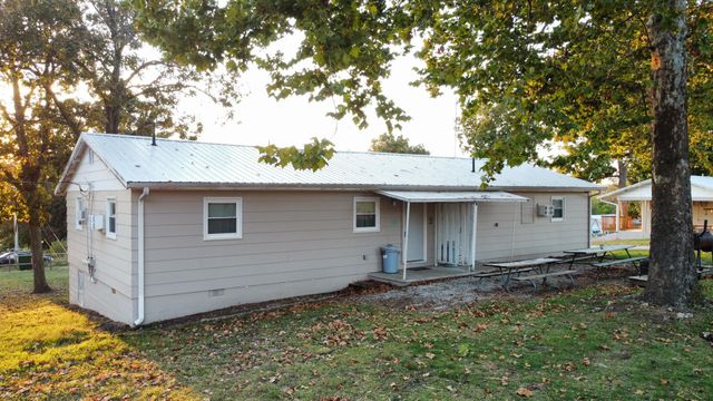 26328 County Road 322, Pittsburg, MO 65724