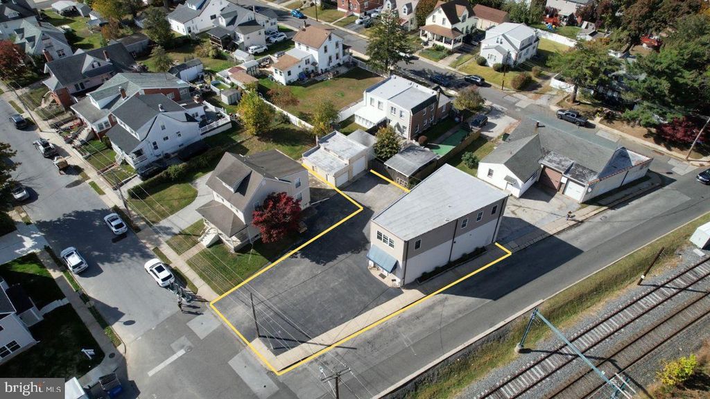 800 WOODLAWN AVE, Collingdale, PA 19023