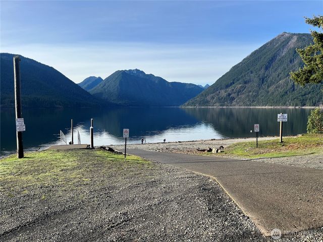 4840 N Lake Cushman Road, Hoodsport, WA 98548