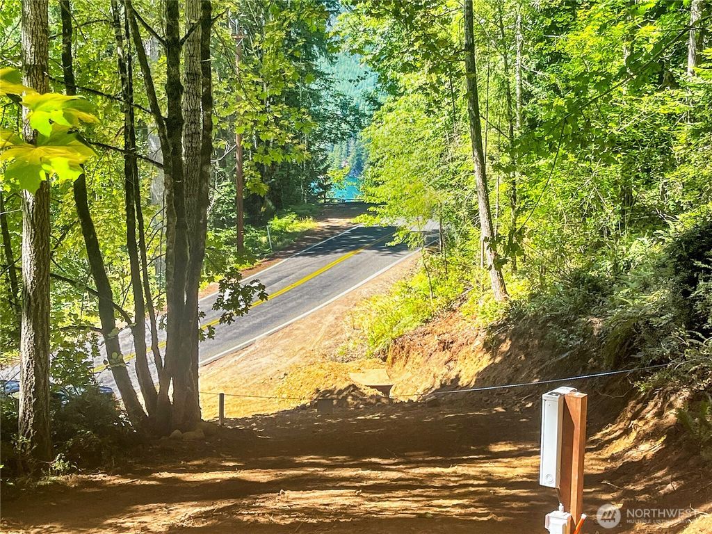 4840 N Lake Cushman Road, Hoodsport, WA 98548