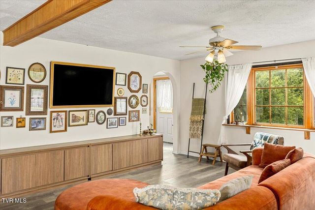 1712 Gray Station Sulphur Springs Road, Jonesborough, TN 37659