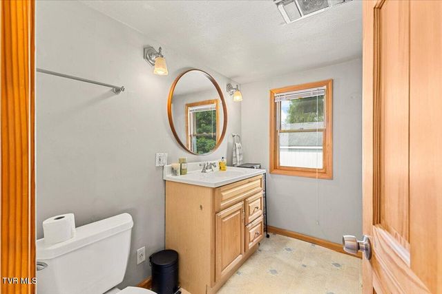 1712 Gray Station Sulphur Springs Road, Jonesborough, TN 37659
