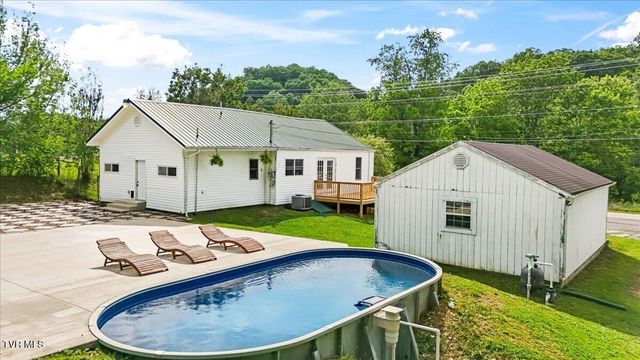 1712 Gray Station Sulphur Springs Road, Jonesborough, TN 37659