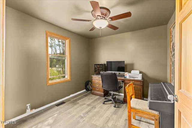 1712 Gray Station Sulphur Springs Road, Jonesborough, TN 37659