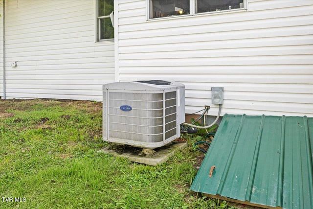 1712 Gray Station Sulphur Springs Road, Jonesborough, TN 37659