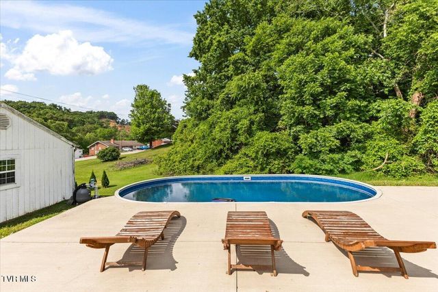 1712 Gray Station Sulphur Springs Road, Jonesborough, TN 37659