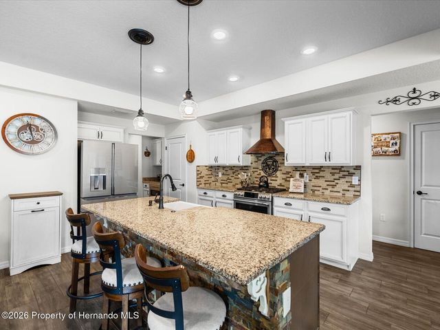 11051 Mirage Avenue, Weeki Wachee, FL 34614