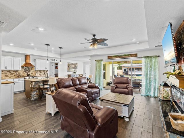 11051 Mirage Avenue, Weeki Wachee, FL 34614