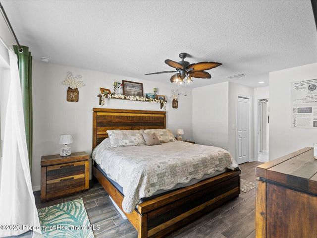 11051 Mirage Avenue, Weeki Wachee, FL 34614