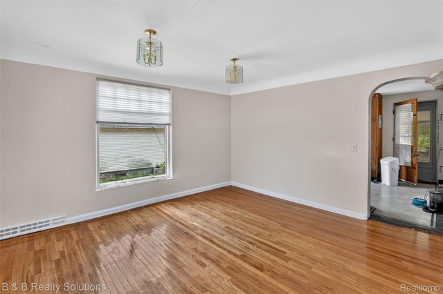 307 N Cherry Street, Flushing, MI 48433