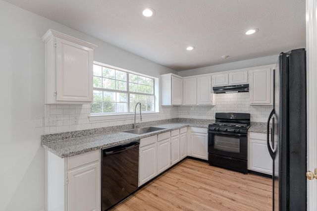 34 E Trillium Circle, The Woodlands, TX 77381