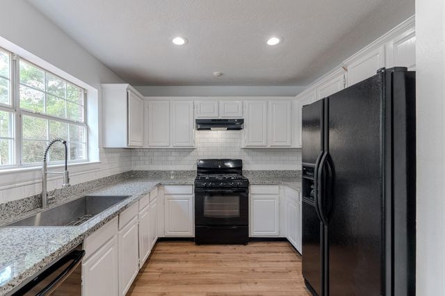 34 E Trillium Circle, The Woodlands, TX 77381