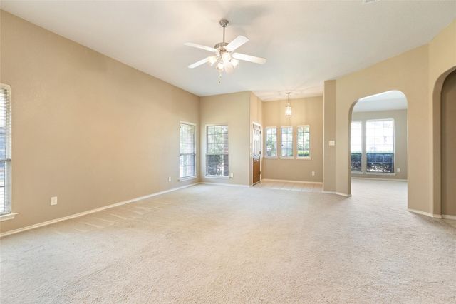 5739 Derek Way, Grand Prairie, TX 75052