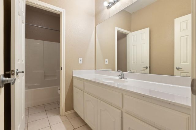 5739 Derek Way, Grand Prairie, TX 75052