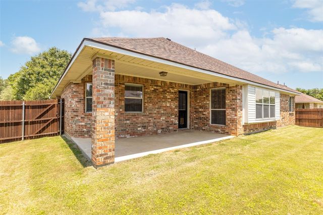 5739 Derek Way, Grand Prairie, TX 75052