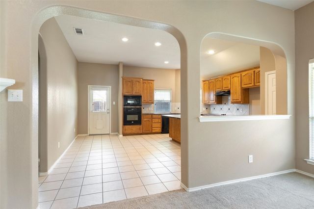 5739 Derek Way, Grand Prairie, TX 75052