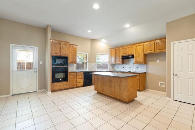 5739 Derek Way, Grand Prairie, TX 75052