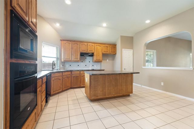 5739 Derek Way, Grand Prairie, TX 75052