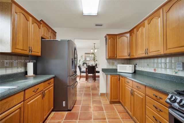 9401 Jamaica Dr, Cutler Bay, FL 33189