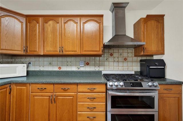 9401 Jamaica Dr, Cutler Bay, FL 33189