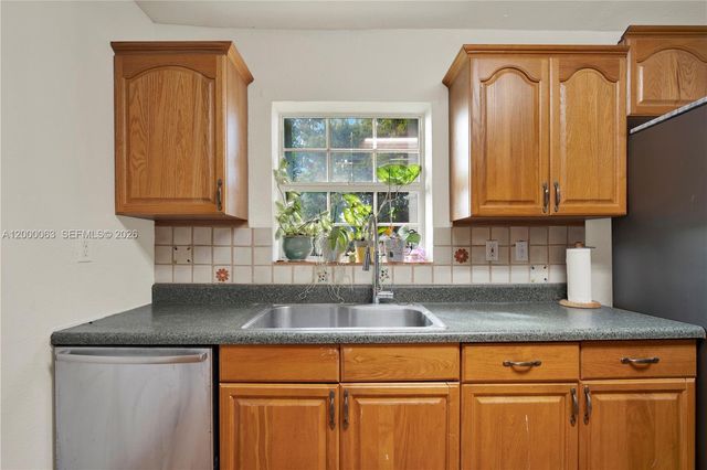 9401 Jamaica Dr, Cutler Bay, FL 33189