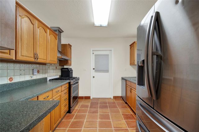 9401 Jamaica Dr, Cutler Bay, FL 33189