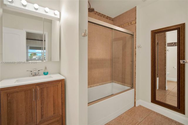 9401 Jamaica Dr, Cutler Bay, FL 33189