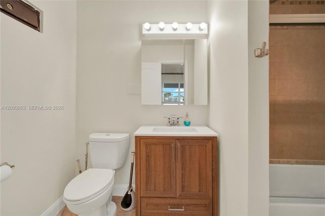 9401 Jamaica Dr, Cutler Bay, FL 33189