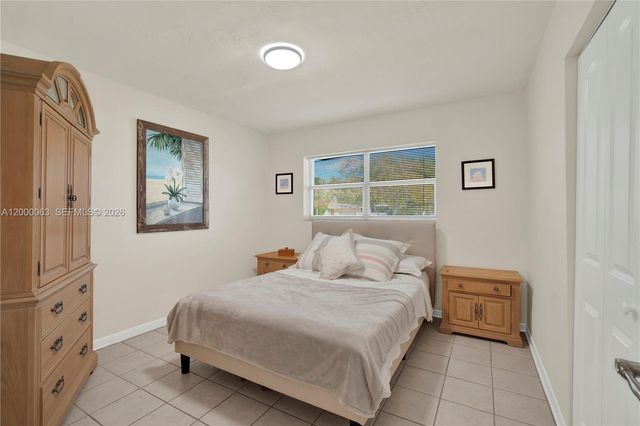 9401 Jamaica Dr, Cutler Bay, FL 33189