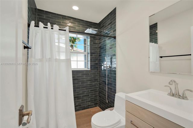 9401 Jamaica Dr, Cutler Bay, FL 33189