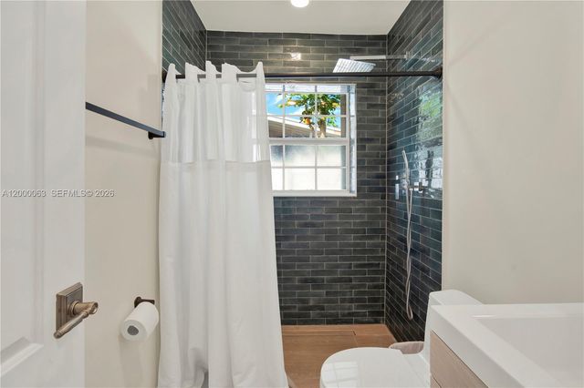 9401 Jamaica Dr, Cutler Bay, FL 33189