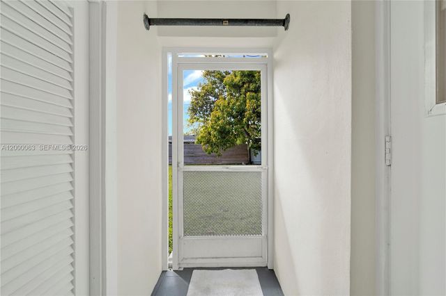 9401 Jamaica Dr, Cutler Bay, FL 33189