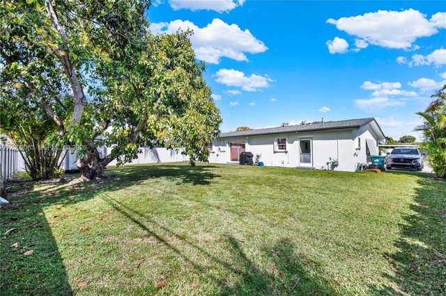 9401 Jamaica Dr, Cutler Bay, FL 33189