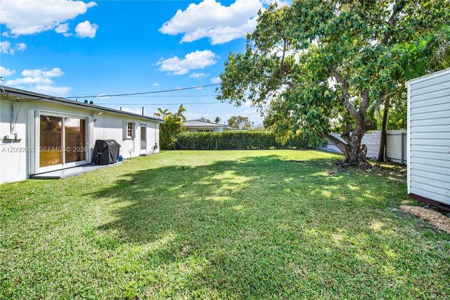 9401 Jamaica Dr, Cutler Bay, FL 33189