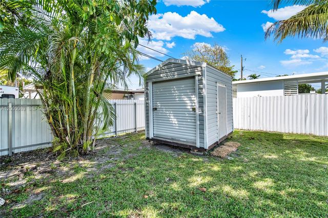 9401 Jamaica Dr, Cutler Bay, FL 33189