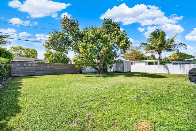 9401 Jamaica Dr, Cutler Bay, FL 33189