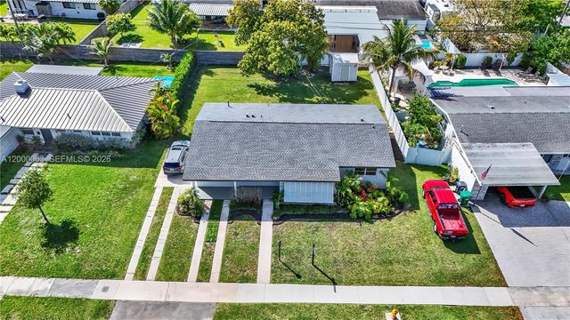 9401 Jamaica Dr, Cutler Bay, FL 33189