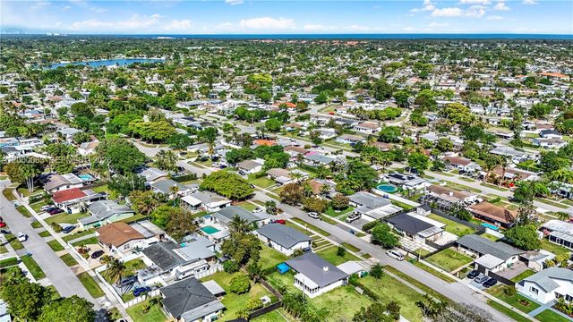 9401 Jamaica Dr, Cutler Bay, FL 33189