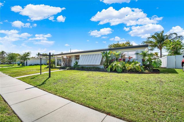 9401 Jamaica Dr, Cutler Bay, FL 33189