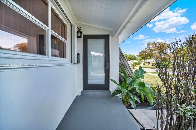 9401 Jamaica Dr, Cutler Bay, FL 33189