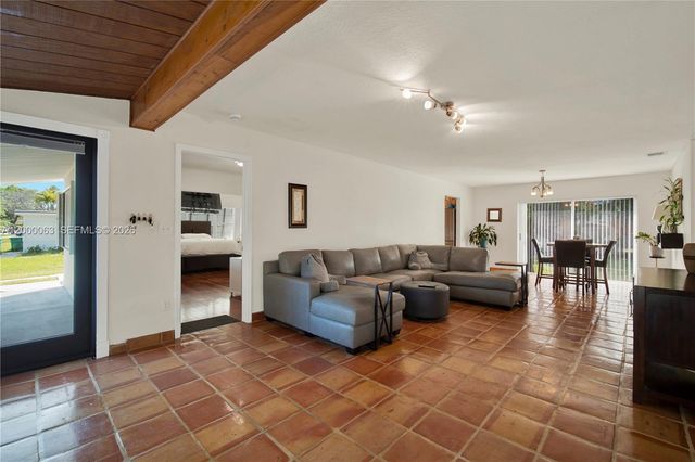 9401 Jamaica Dr, Cutler Bay, FL 33189