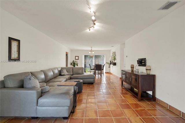 9401 Jamaica Dr, Cutler Bay, FL 33189