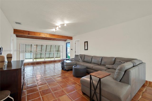 9401 Jamaica Dr, Cutler Bay, FL 33189