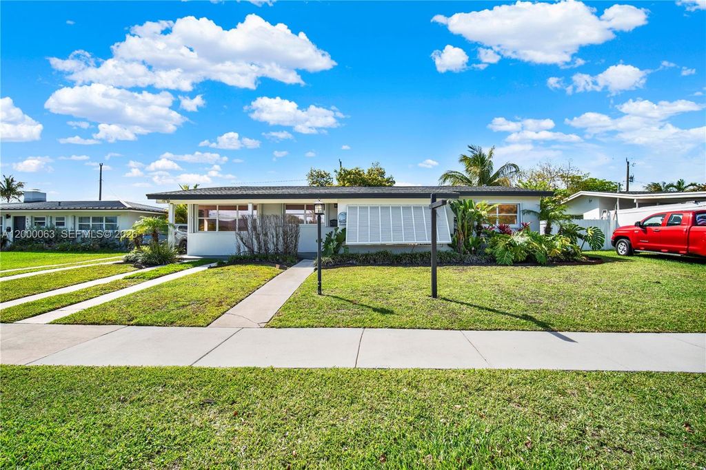 9401 Jamaica Dr, Cutler Bay, FL 33189