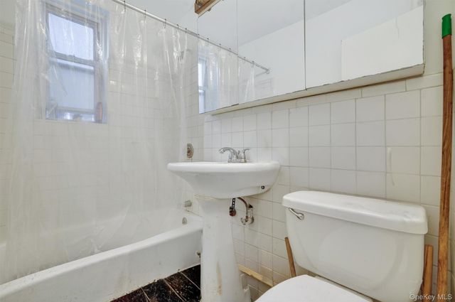 2105 Wallace Avenue 2A, Bronx, NY 10462