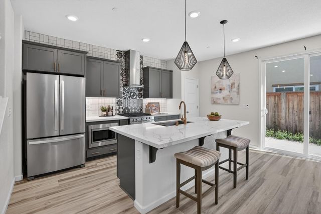 8212 Kramer Ranch Ln, Elk Grove, CA 95758