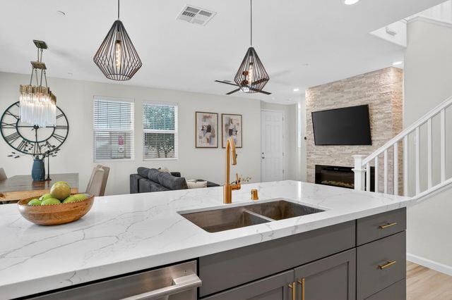 8212 Kramer Ranch Ln, Elk Grove, CA 95758