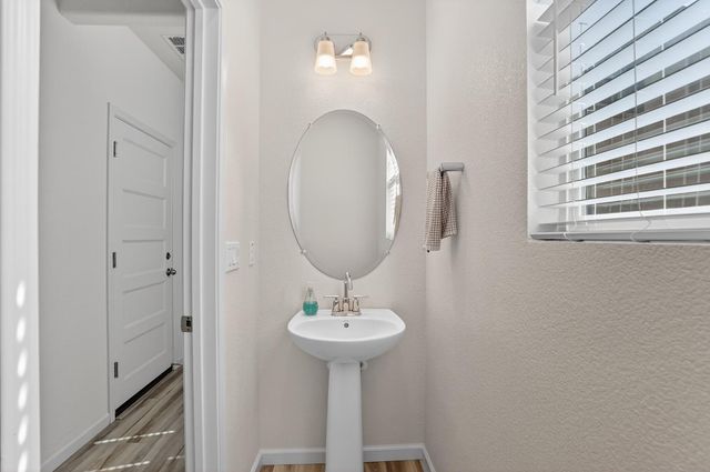 8212 Kramer Ranch Ln, Elk Grove, CA 95758