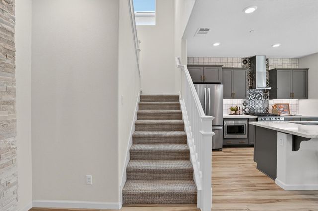 8212 Kramer Ranch Ln, Elk Grove, CA 95758